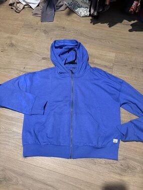 Women’s Vuori blue/purple sweatshirt